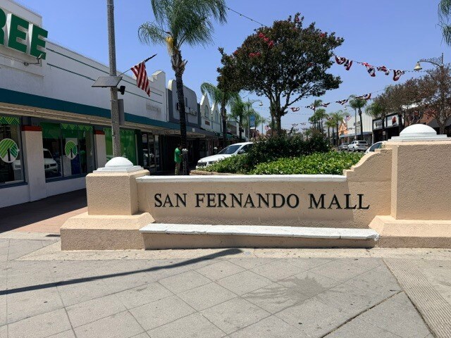 900-1002 San Fernando Rd, San Fernando, CA à louer Photo de l’immeuble– Image 1 sur 7