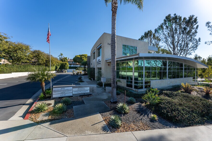 761 Garden View Ct, Encinitas, CA à louer - Photo de l’immeuble – Image 3 sur 5