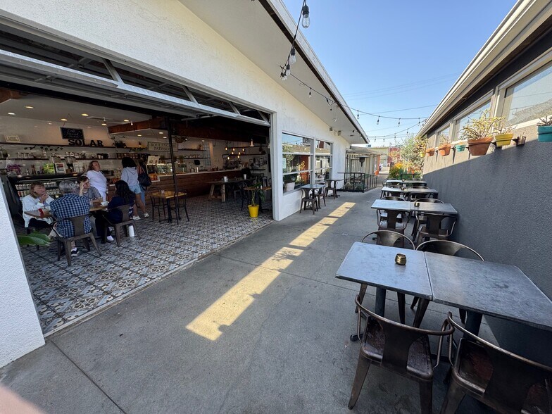 6224-6242 W Manchester Ave, Los Angeles, CA à louer - Photo de l’immeuble – Image 1 sur 3
