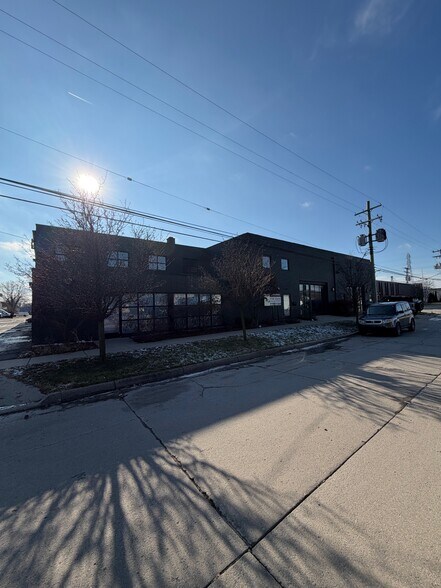 2625-2675 Nakota Rd, Royal Oak, MI à louer - Photo de l’immeuble – Image 2 sur 10