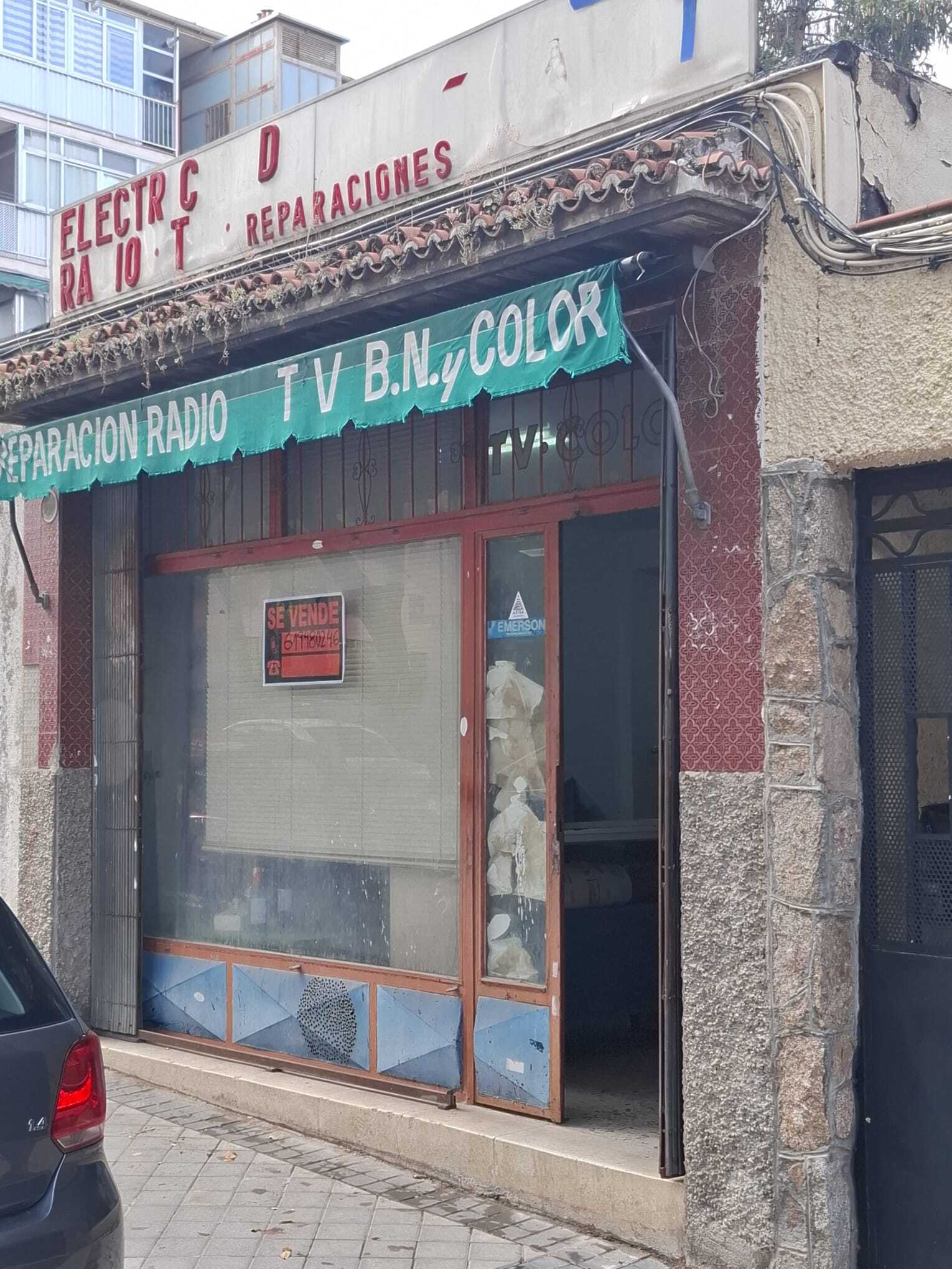 Calle de Ayamonte, 2, Madrid, Madrid à vendre Photo principale– Image 1 sur 16