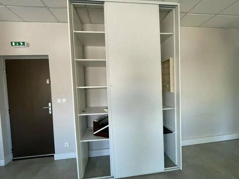 Bureau dans Saint-Priest à louer - Photo de l’immeuble – Image 3 sur 12