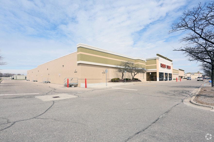 44725-44807 Schoenherr Rd, Sterling Heights, MI à louer - Photo de l’immeuble – Image 2 sur 17