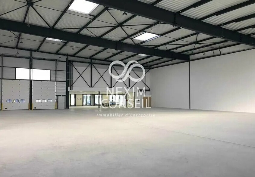 51 Rue Du Commandant Rolland, Le Bourget à louer - Photo de l’immeuble – Image 1 sur 6