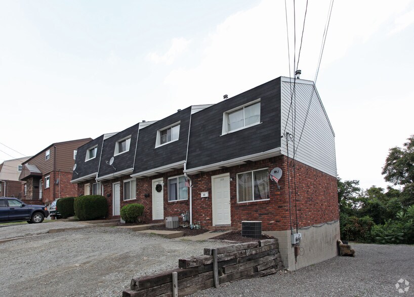 327-353 Dersam St, Mckeesport, PA à vendre - Photo de l’immeuble – Image 2 sur 11