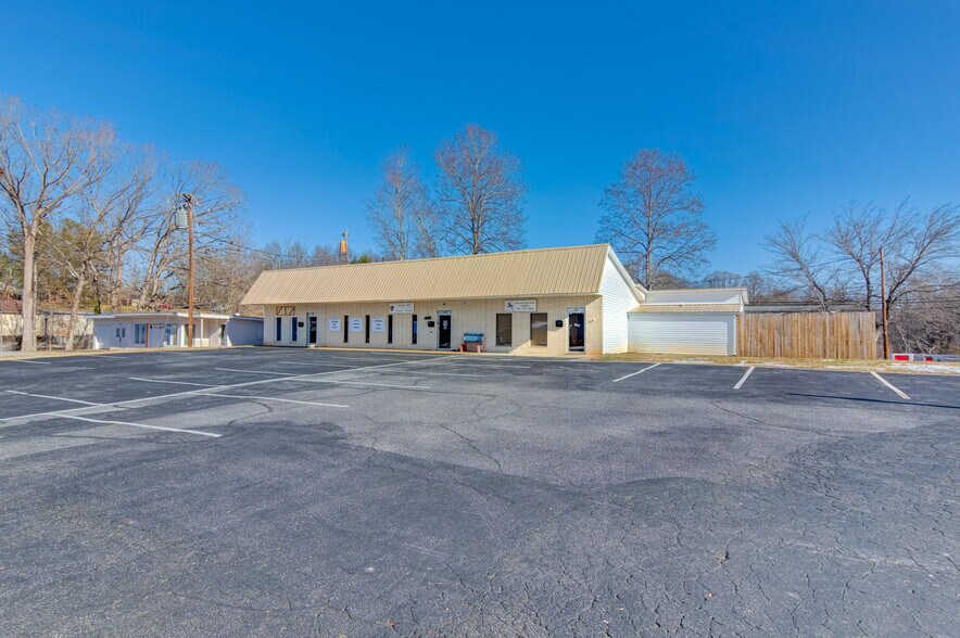 107 Main St, Hudson, NC à vendre - Photo de l’immeuble – Image 2 sur 31