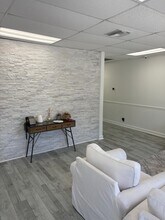 2720 E Oakland Park Blvd, Fort Lauderdale, FL à louer Hall d’entrée– Image 2 sur 7