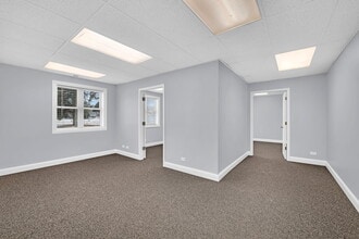 3S340 Rockwell St, Warrenville, IL à louer Photo intérieure– Image 1 sur 9