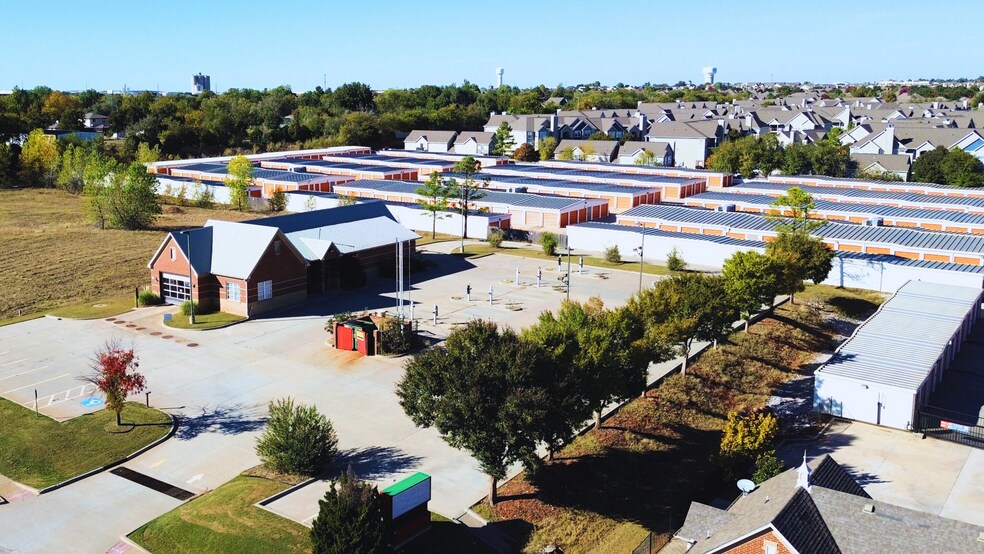 1821 E Memorial Rd, Oklahoma City, OK à louer - Photo de l’immeuble – Image 2 sur 3