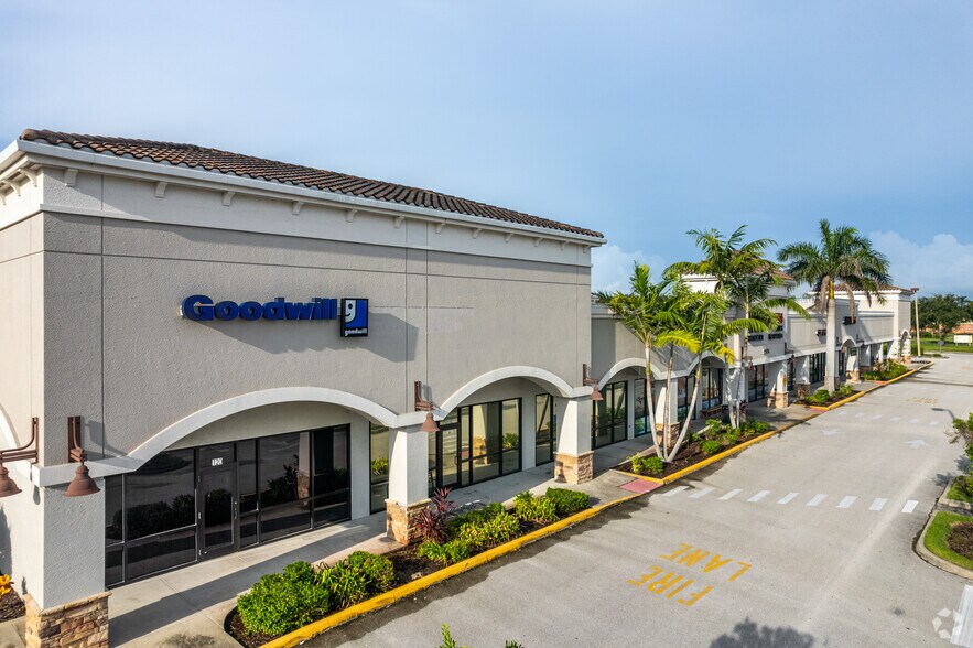 SEC Colonial Blvd & Treeline Ave, Fort Myers, FL à louer - Photo de l’immeuble – Image 2 sur 6