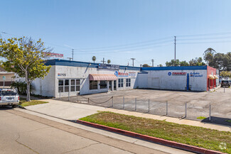 High-Visibility Mixed-Use Storefront Near I-5 - Immobilier d'entreprise