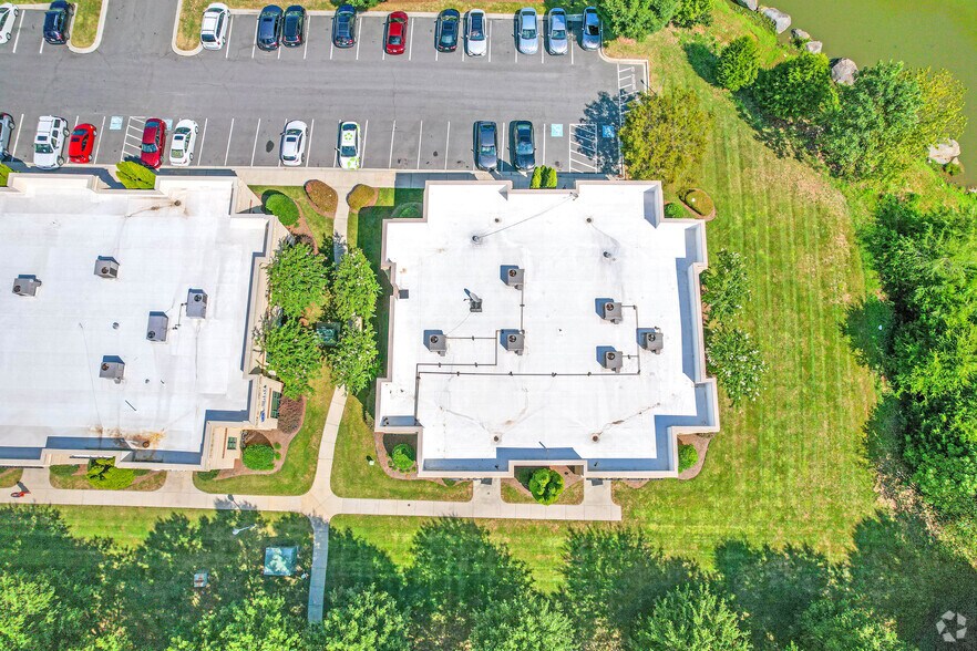 2540 Arrowood Rd, Charlotte, NC à vendre - Photo de l’immeuble – Image 3 sur 4