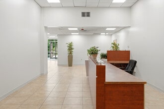 2727 W Alameda Ave, Burbank, CA à louer Photo intérieure– Image 2 sur 11