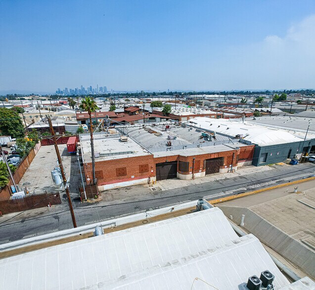 707 E 62nd St, Los Angeles, CA à louer - Photo de l’immeuble – Image 3 sur 7