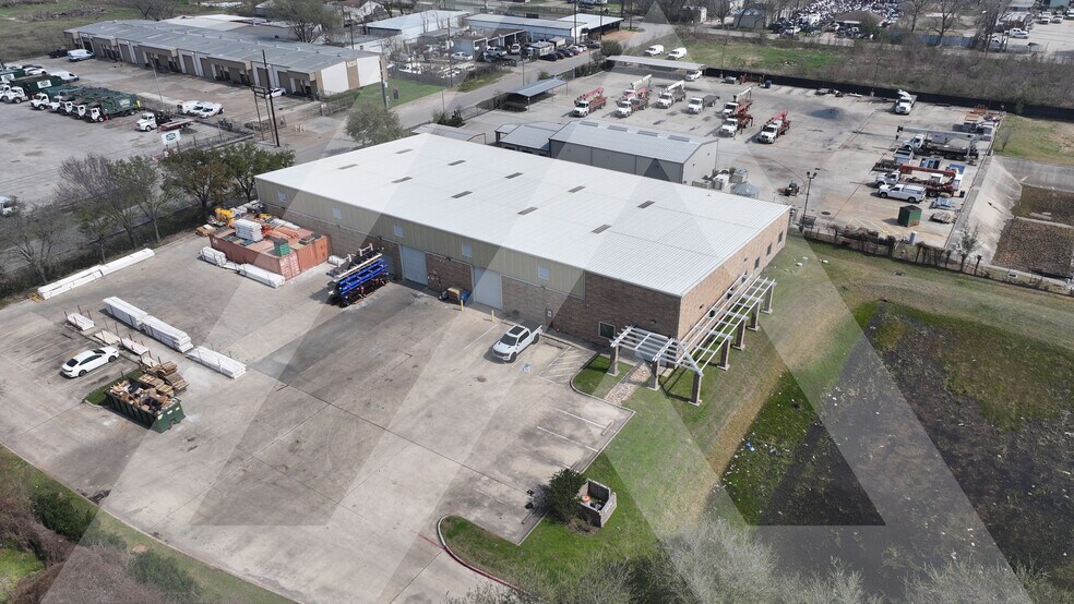 9424 W Little York Rd, Houston, TX à louer - Photo de l’immeuble – Image 2 sur 6