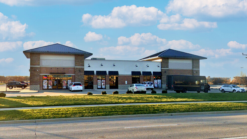 902 Meijer Dr, Champaign, IL à louer - Photo de l’immeuble – Image 3 sur 18
