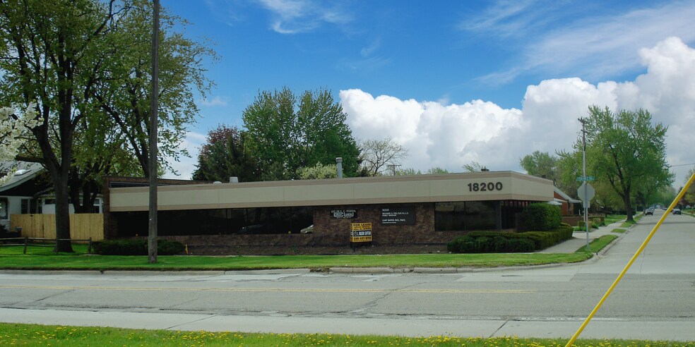 18200 E 10 Mile Rd, Eastpointe, MI à vendre - Photo principale – Image 1 sur 5