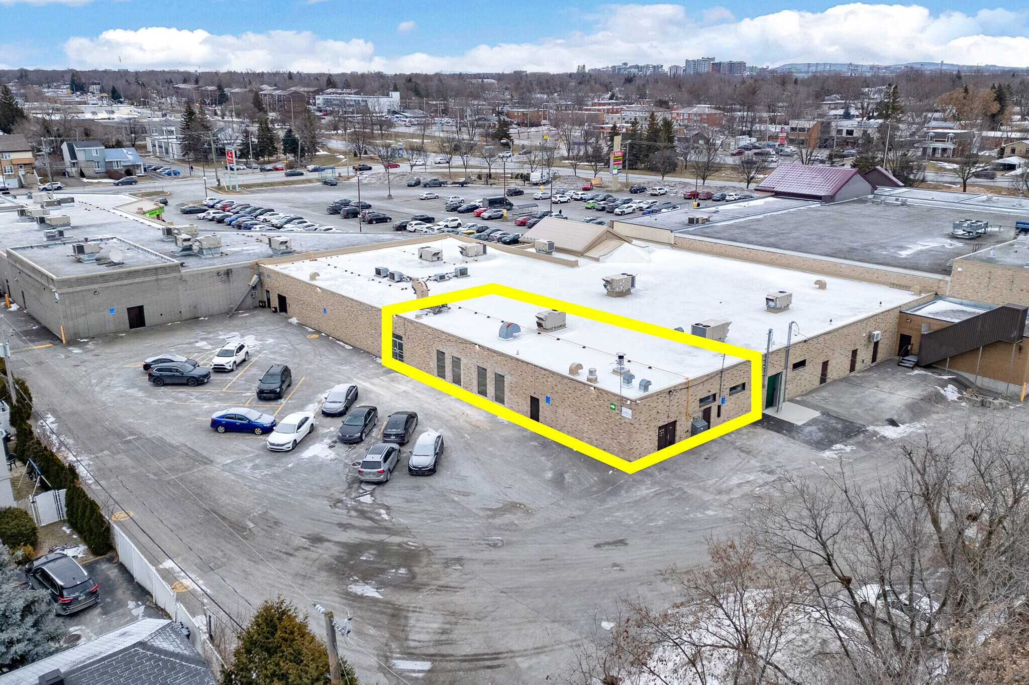 3545 Boul Dagenais O, Laval, QC à louer Photo principale– Image 1 sur 23