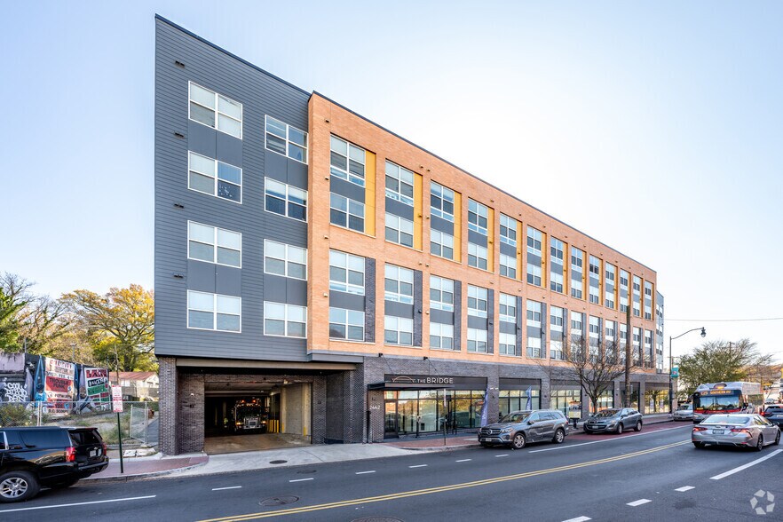 2442 Martin Luther King Ave SE, Washington, DC à louer - Photo de l’immeuble – Image 2 sur 5