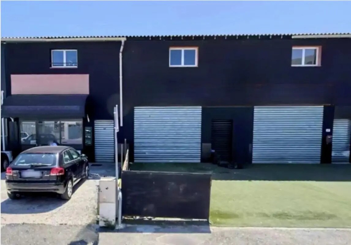 Bureau dans Saint-Maximin-la-Sainte-Baume à louer Photo de l’immeuble– Image 1 sur 2