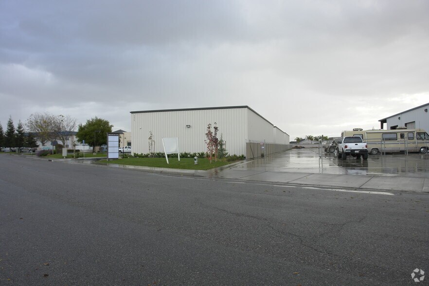 5415 Woodmere Dr, Bakersfield, CA à louer - Photo de l’immeuble – Image 2 sur 45
