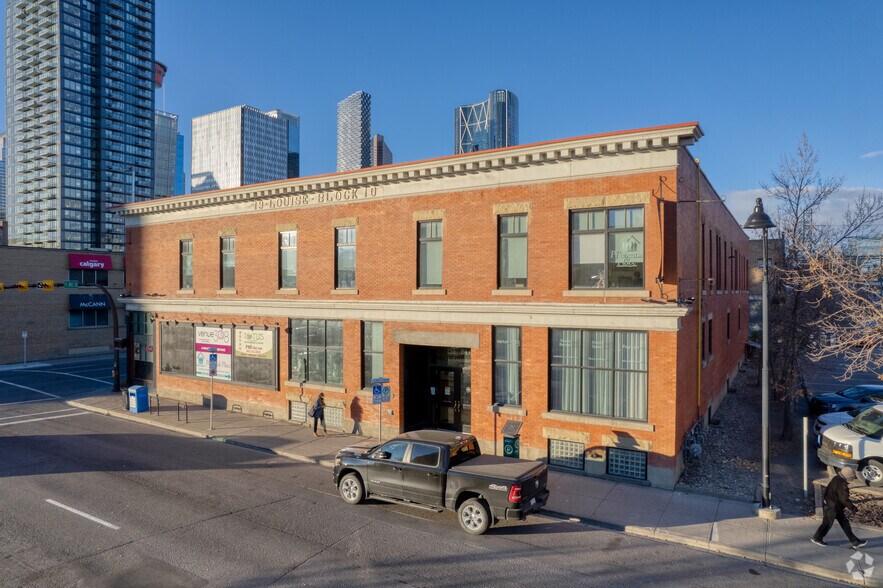 1018 MacLeod Trail SE, Calgary, AB à louer - Photo principale – Image 1 sur 5