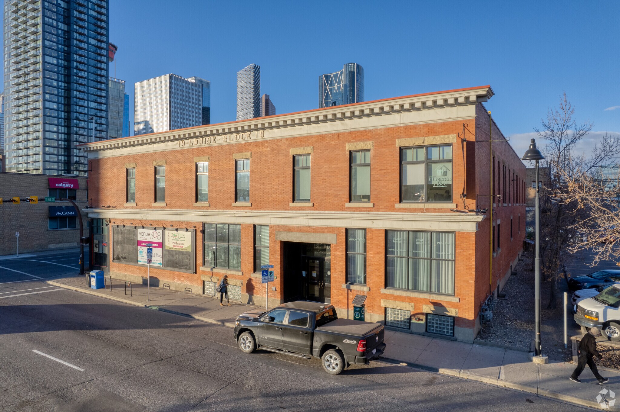 1018 MacLeod Trail SE, Calgary, AB à louer Photo principale– Image 1 sur 6