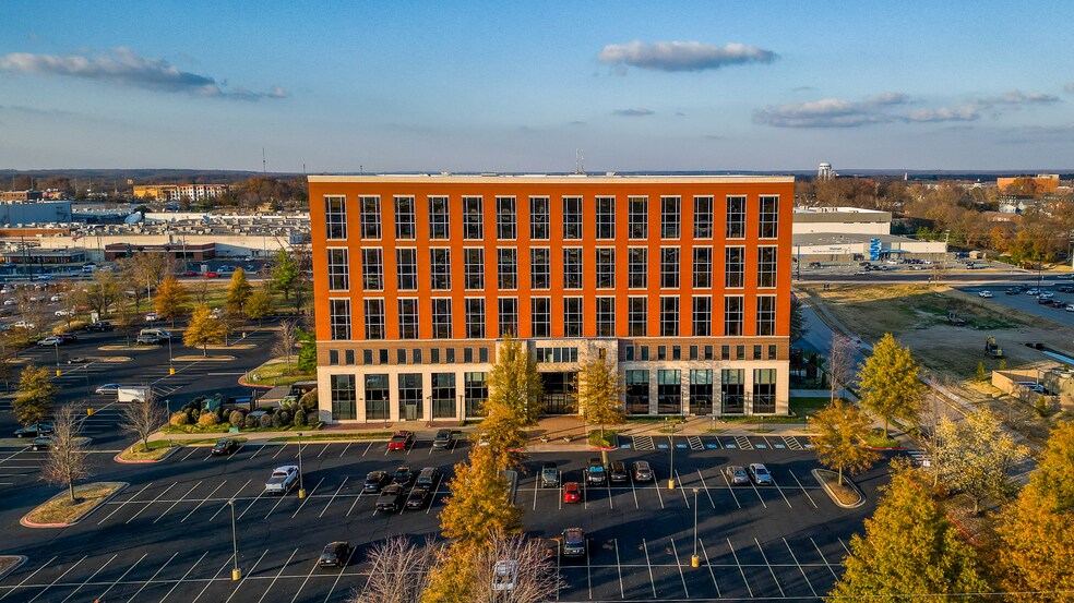 609 SW 8th St, Bentonville, AR à louer - Photo de l’immeuble – Image 1 sur 23