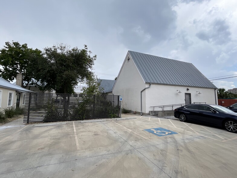 719 Avenue E, San Antonio, TX à louer - Photo de l’immeuble – Image 1 sur 11