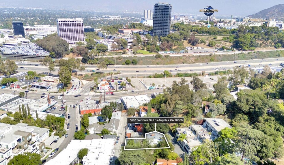 3662 Fredonia Dr, Los Angeles, CA à vendre - Aérien – Image 2 sur 15