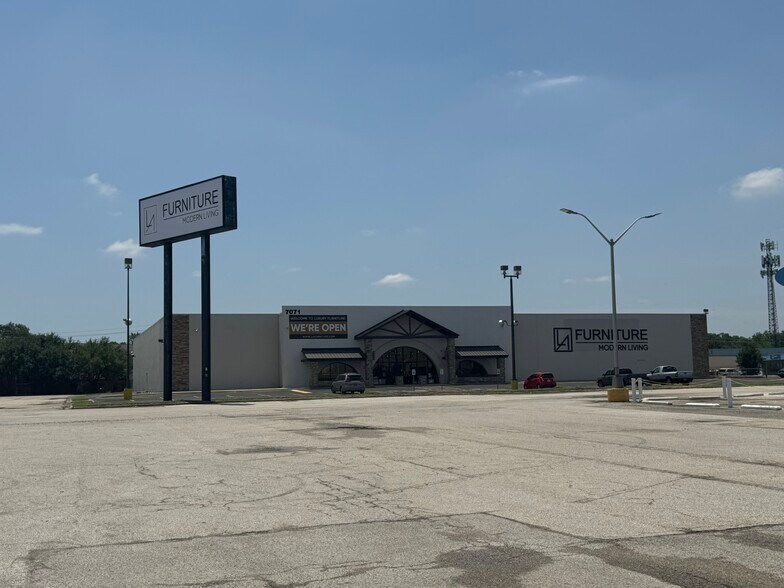 7071 Southwest Fwy, Houston, TX à vendre - Photo de l’immeuble – Image 3 sur 20