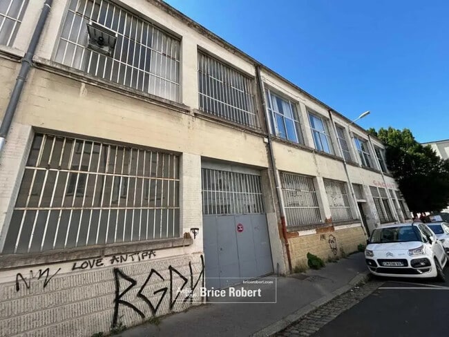 Plus de détails pour Local d'activités à louer