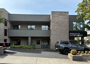 33 N 1st St, Ashland, OR à louer Photo intérieure– Image 2 sur 9