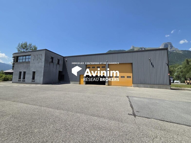 Industriel/Logistique dans Saint-Ferréol à vendre - Photo de l’immeuble – Image 3 sur 17