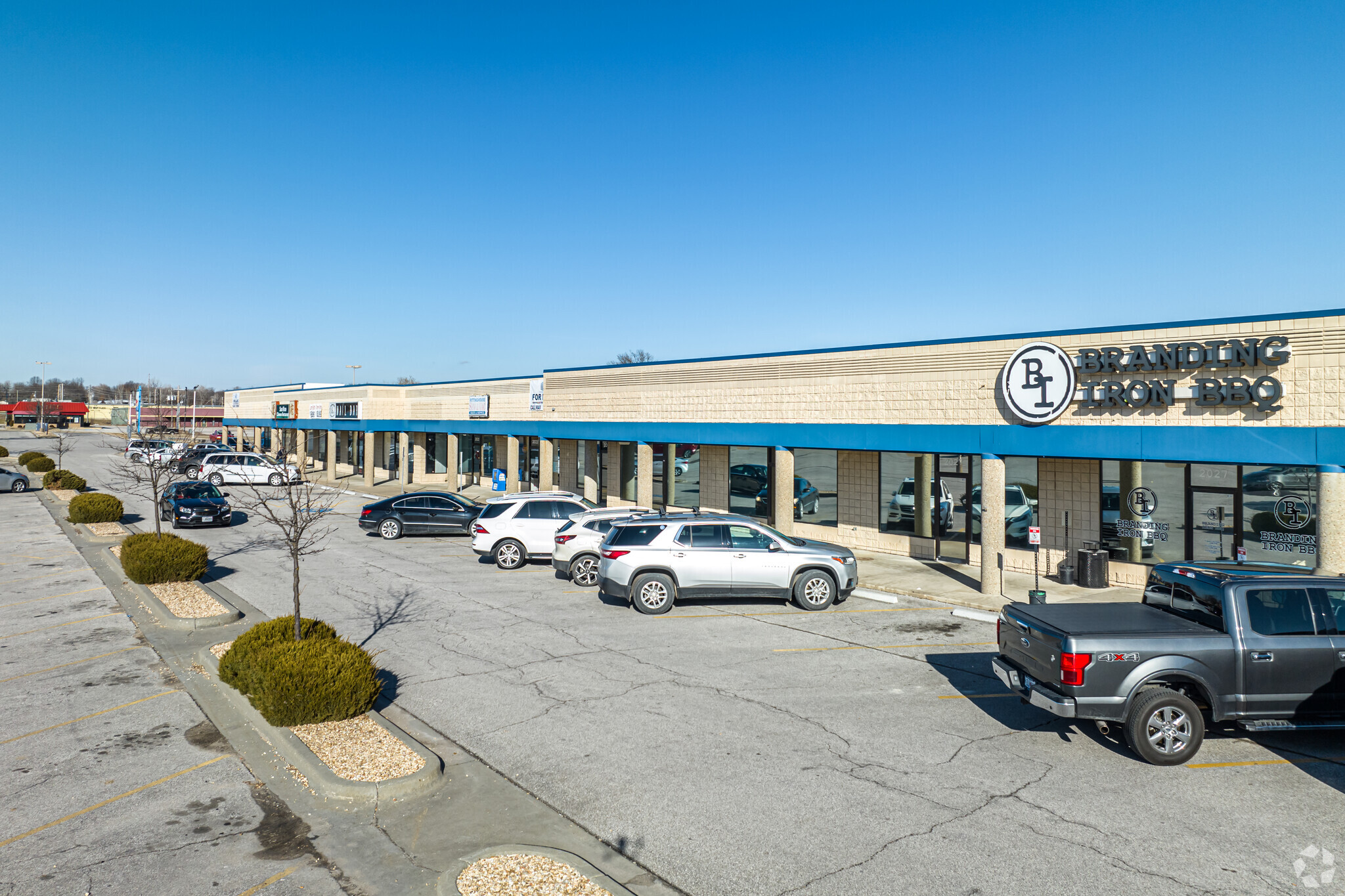 2007-2061 N Commercial St, Harrisonville, MO à louer Photo principale– Image 1 sur 19