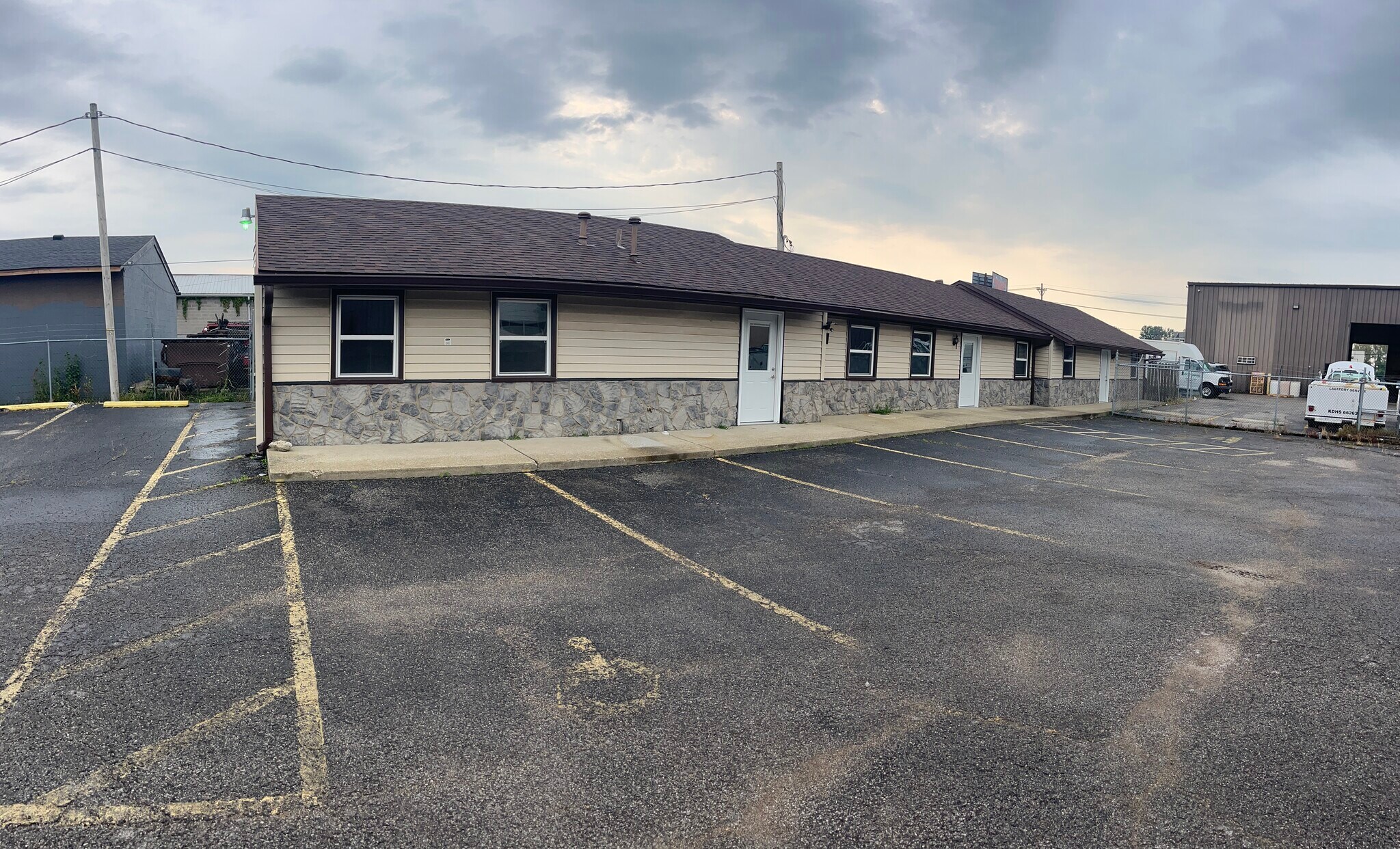 1112 Ulrich Ave, Louisville, KY à louer Photo de l’immeuble– Image 1 sur 21