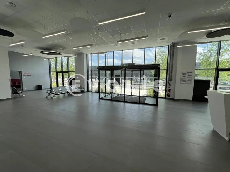 4 Rue Galilée, Champs-sur-Marne à louer - Photo de l’immeuble – Image 2 sur 12