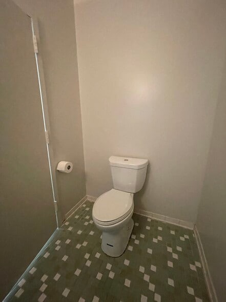 4919 Bethesda Ave, Bethesda, MD à louer - Photo de l’immeuble – Image 2 sur 9