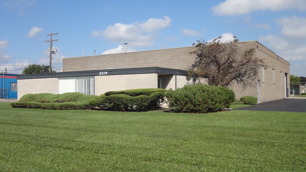 3319 E Ten Mile Rd, Warren, MI à louer - Photo de l’immeuble – Image 2 sur 5