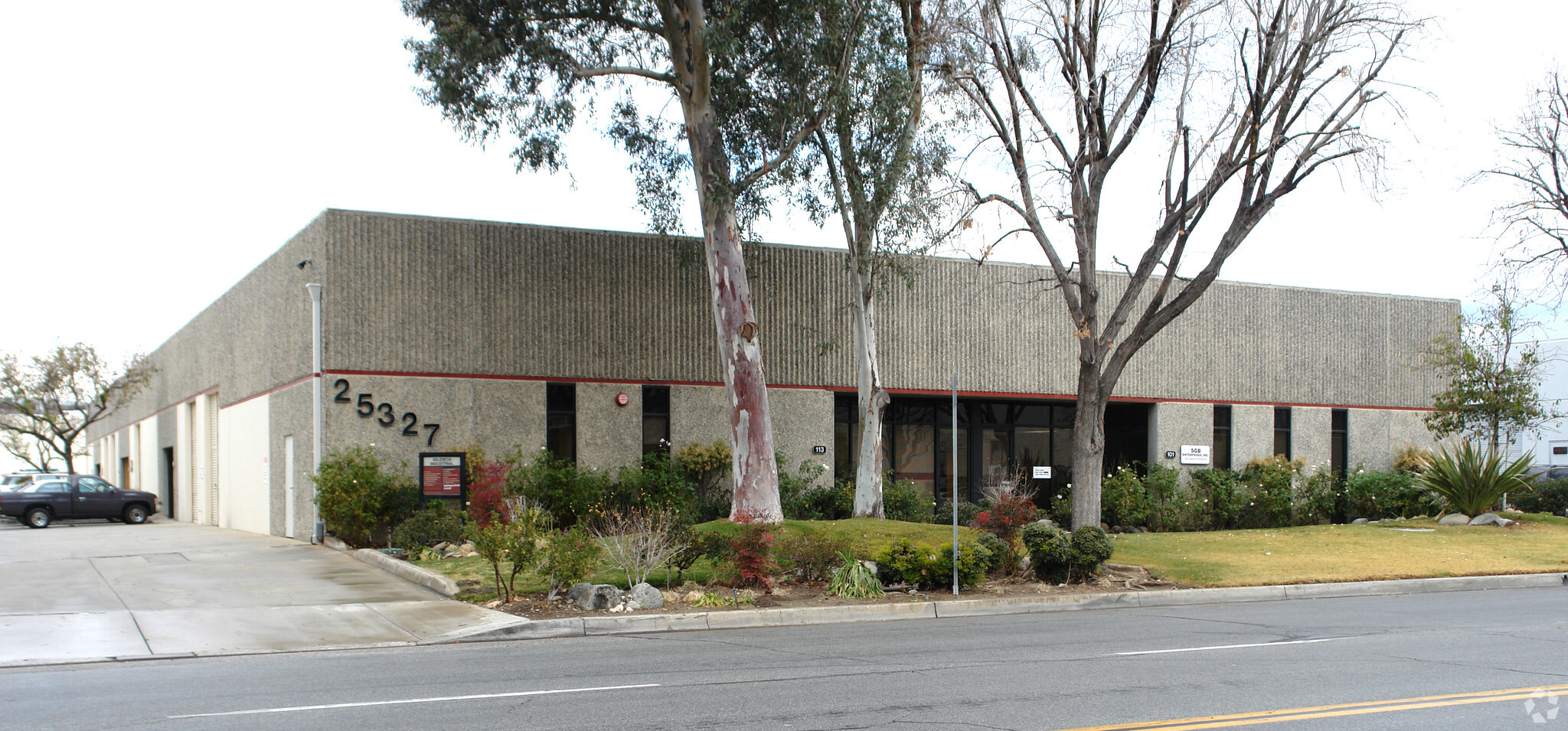 25327 Avenue Stanford, Valencia, CA à louer Photo principale– Image 1 sur 6