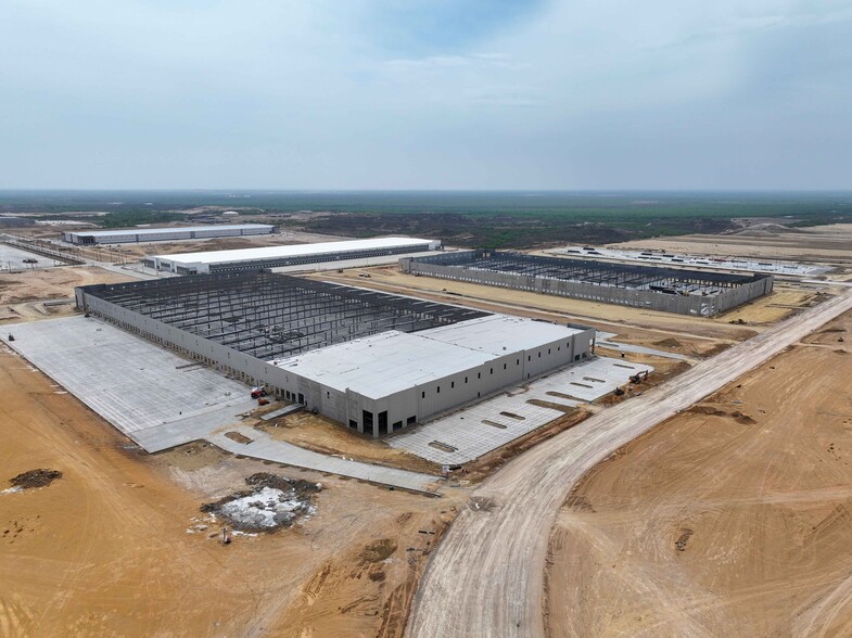 Pinnacle Logistics Center, Laredo, TX à louer - Photo de l’immeuble – Image 3 sur 4
