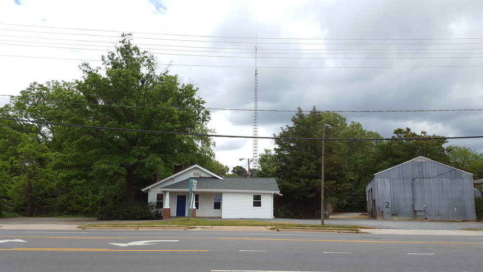 3521 Monroe Rd, Charlotte, NC à louer - Photo de l’immeuble – Image 3 sur 21