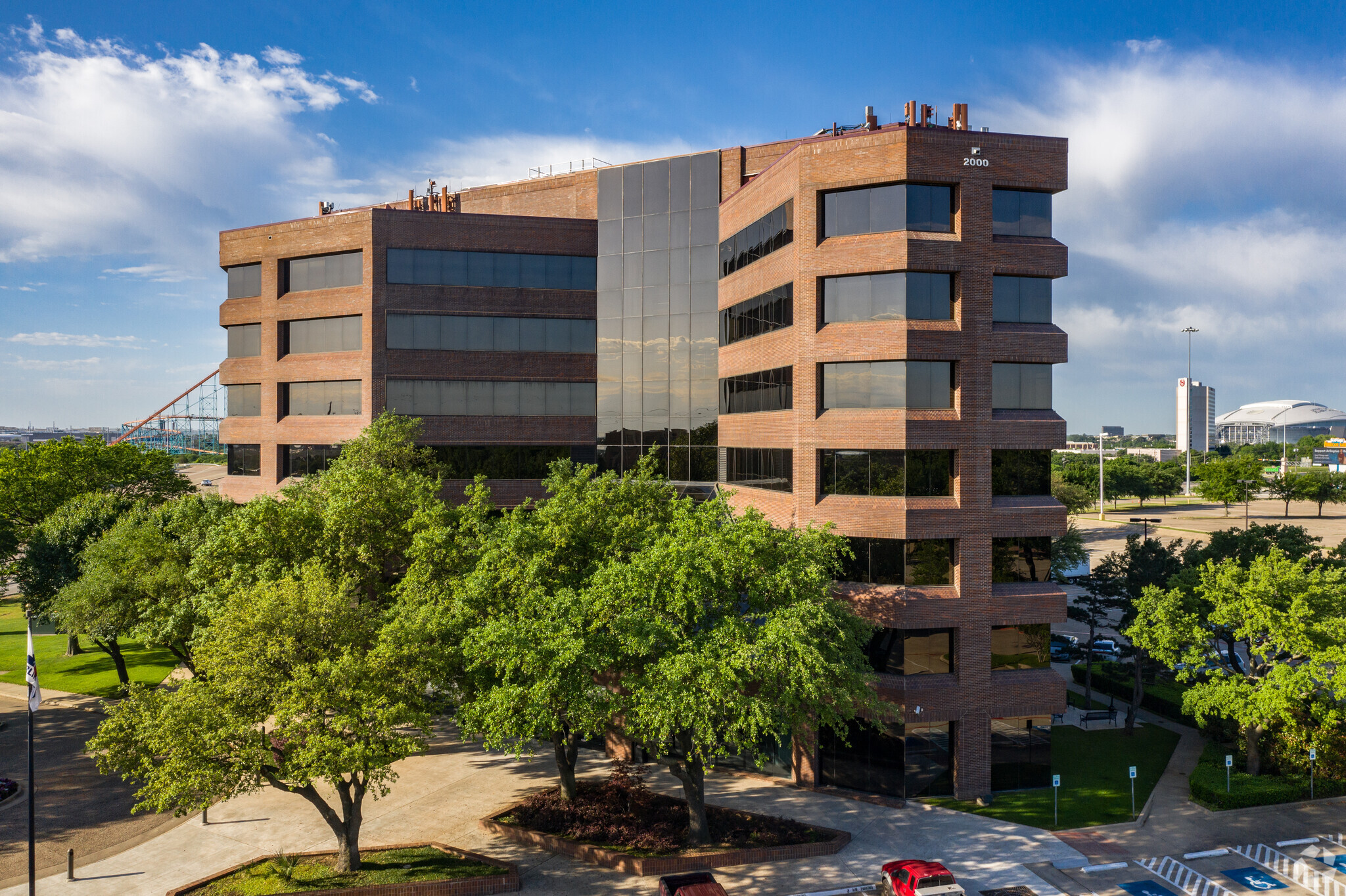 2000 E Lamar Blvd, Arlington, TX à louer Photo de l’immeuble– Image 1 sur 15
