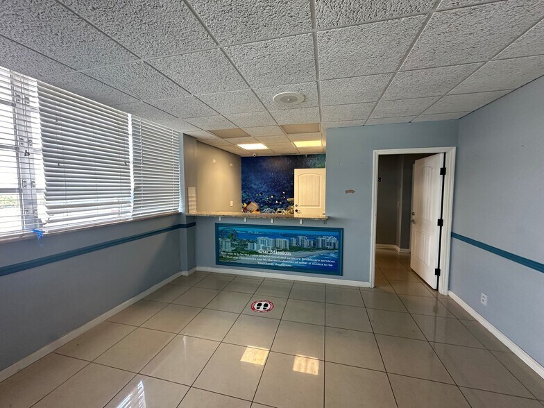 31 W 20th St, Riviera Beach, FL à louer - Photo de l’immeuble – Image 2 sur 14