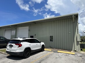 12880 Automobile Blvd, Clearwater, FL à louer Photo intérieure– Image 2 sur 5