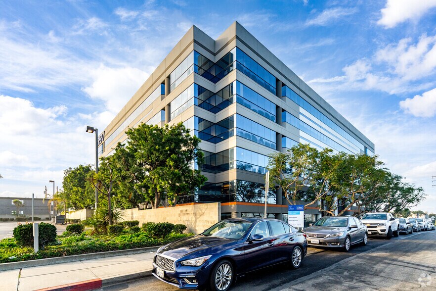 1700 E Walnut Ave, El Segundo, CA à louer - Photo de l’immeuble – Image 1 sur 14