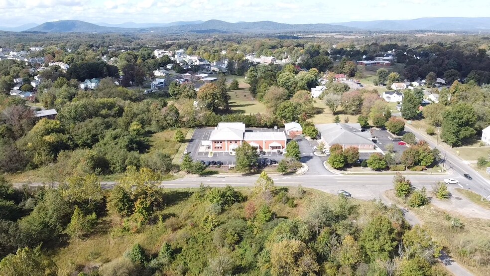 4178 Old Stockyard Rd, Marshall, VA à vendre - Photo de l’immeuble – Image 2 sur 7