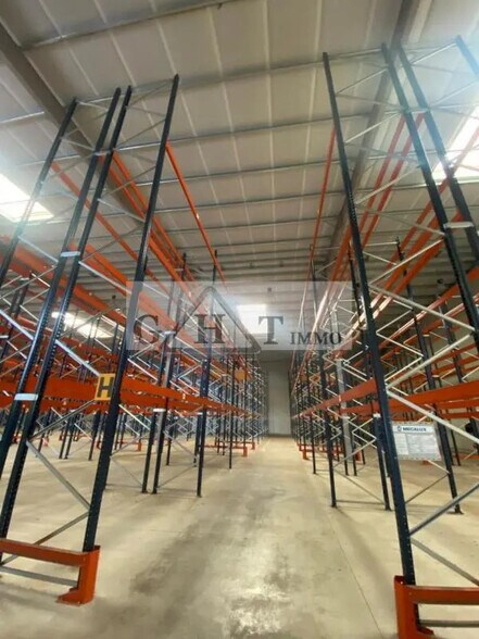 Industriel/Logistique dans Vaux-le-Pénil à vendre - Photo de l’immeuble – Image 1 sur 12
