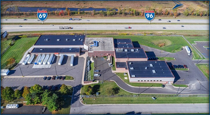 2960 Ena Dr, Lansing, MI à louer - Photo de l’immeuble – Image 2 sur 19