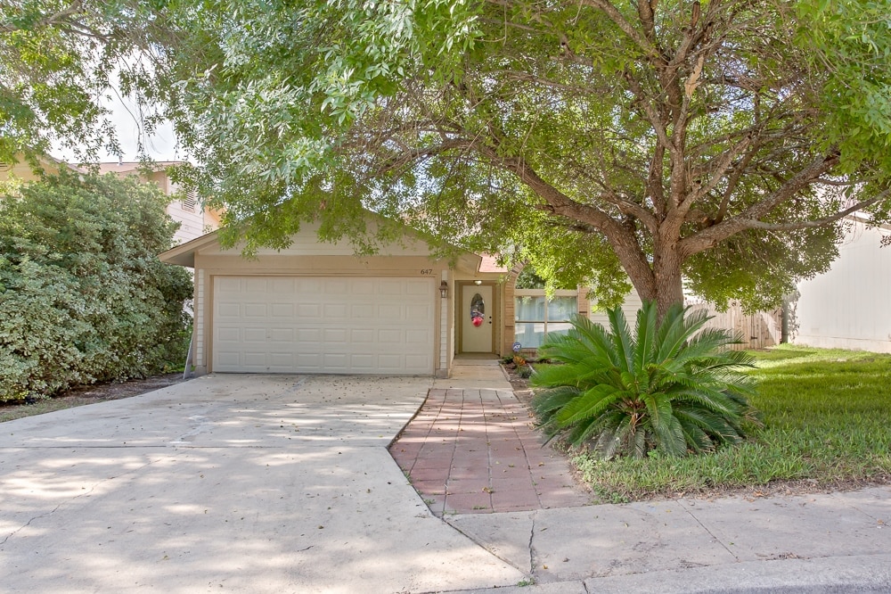 647 Cypressgreen Dr, San Antonio, TX à vendre Photo principale– Image 1 sur 13